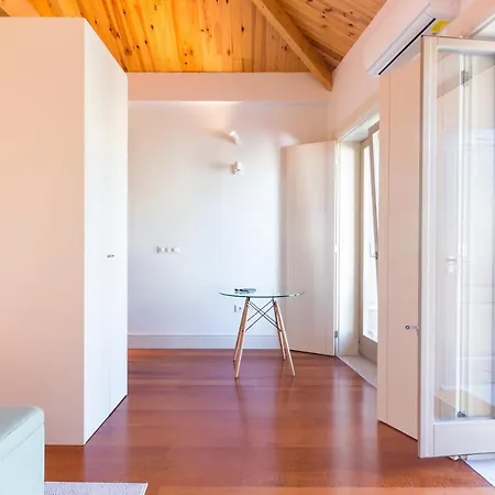 Near Trindade * Porto