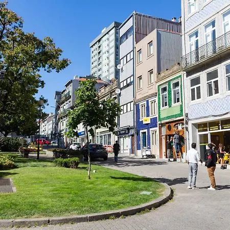 Near Trindade * Porto